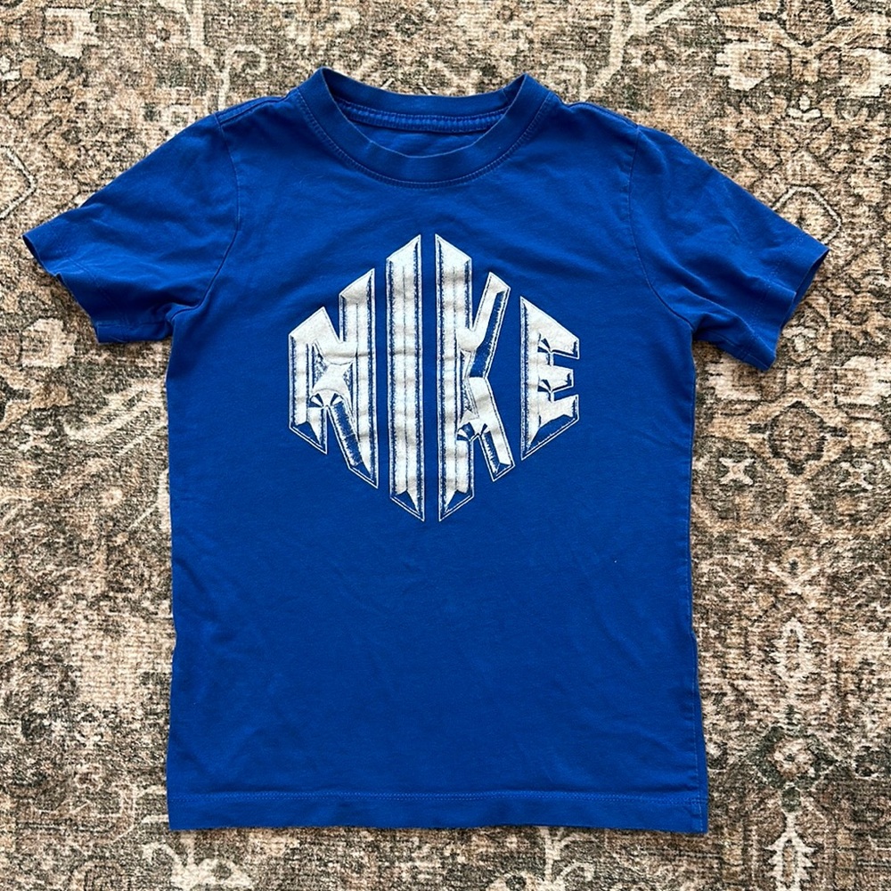 Boys size small Nike Blue Graphic T-Shirt